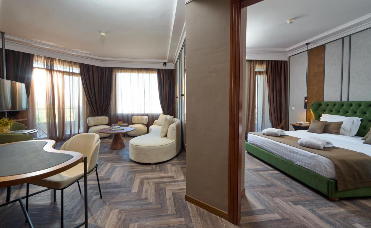 Royal Hotel Thessaloniki Peraía Esterno foto